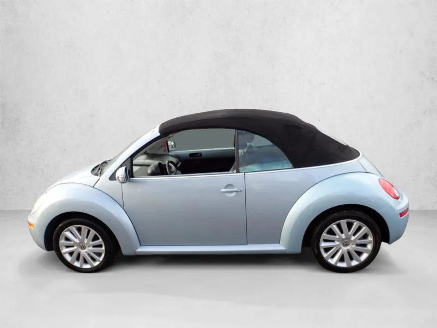2010 Volkswagen Beetle Convertible photo 1