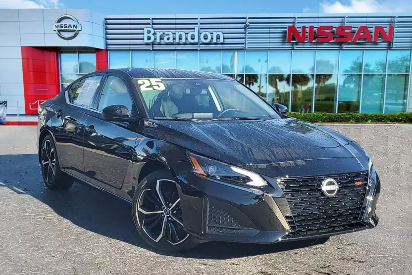 2025 Nissan Altima SR photo 1