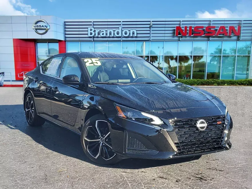 2025 Nissan Altima SR photo 1