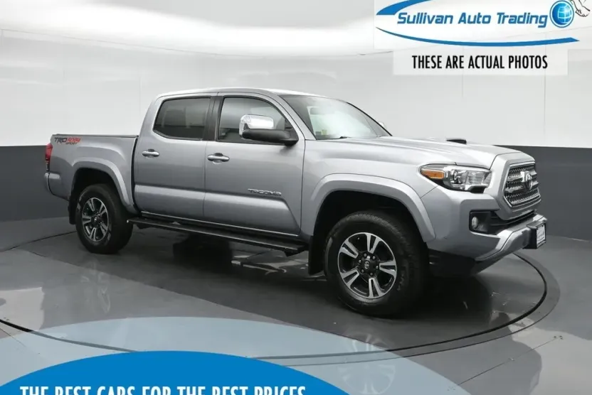 2017 Toyota Tacoma TRD Sport photo 1