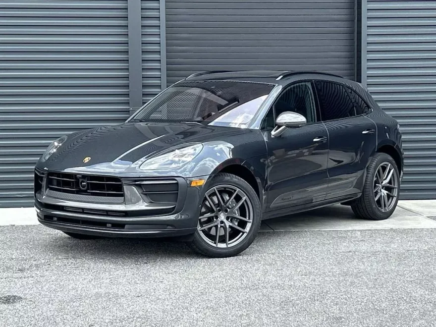 2025 Porsche Macan T photo 1