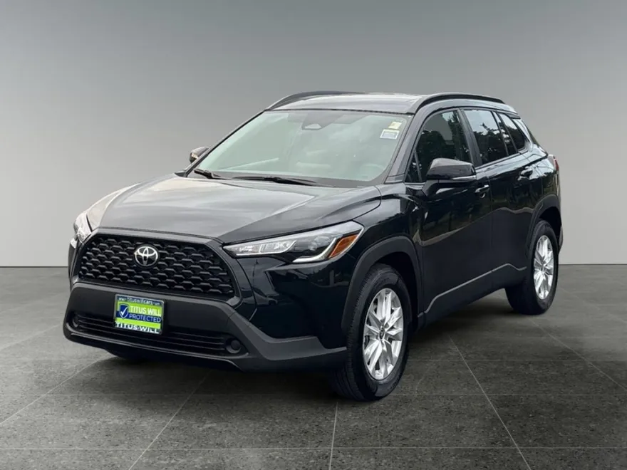 2024 Toyota Corolla Cross LE photo 1