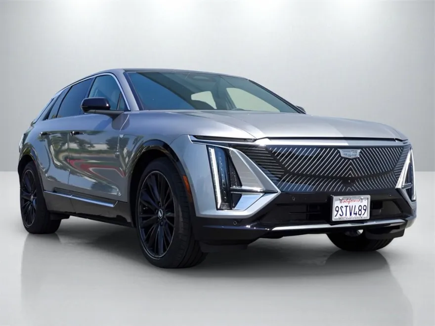 2025 Cadillac Lyriq Luxury photo 1