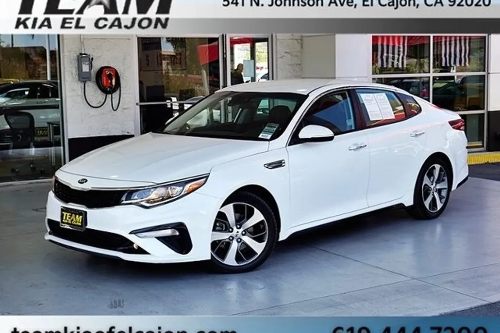 2020 Kia Optima S photo 1