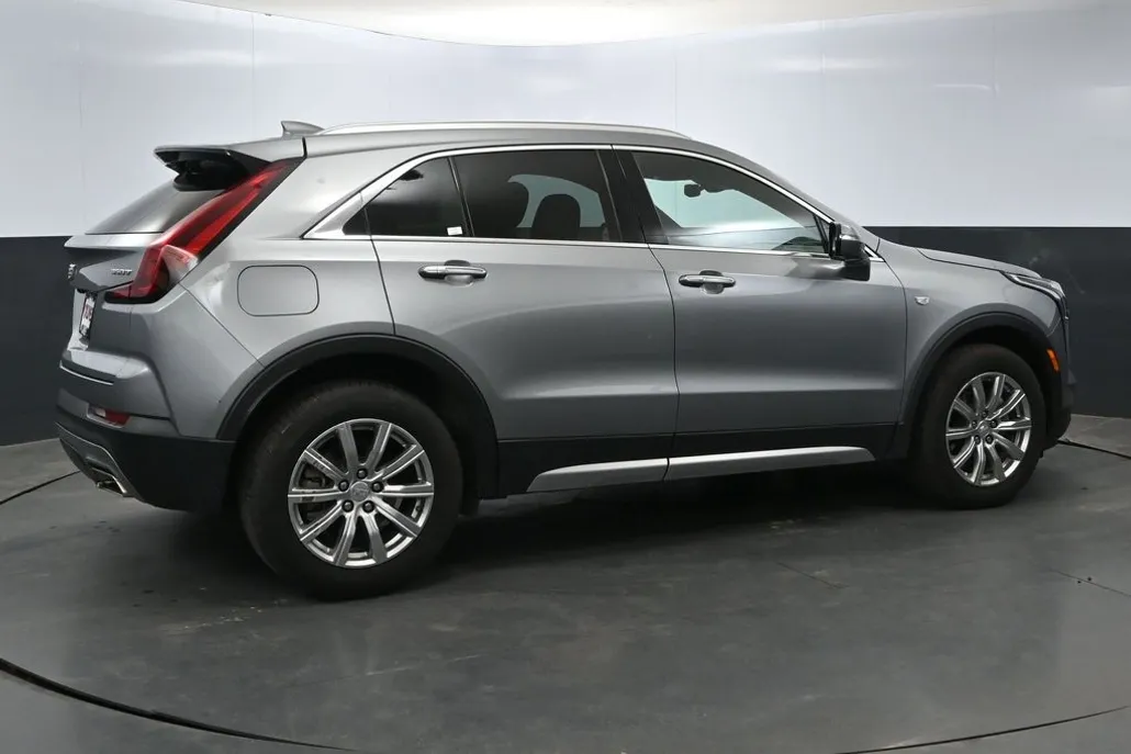 2023 Cadillac XT4 Premium Luxury photo 1