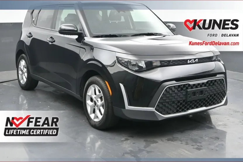 2024 Kia Soul LX photo 1