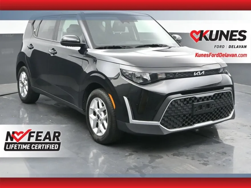 2024 Kia Soul LX photo 1