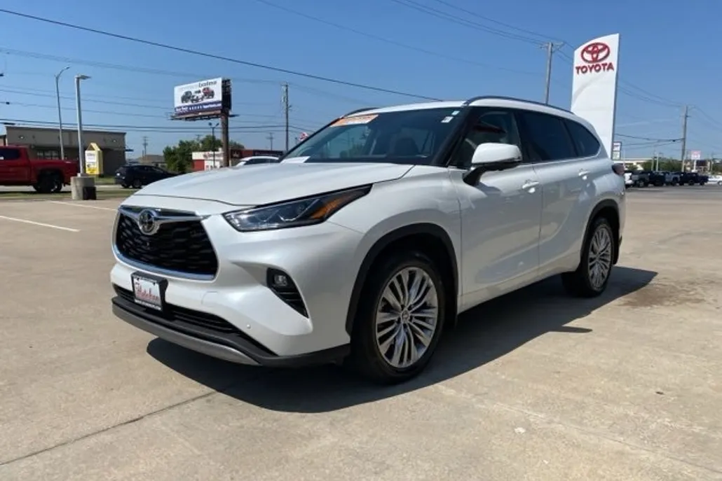 2023 Toyota Highlander Platinum photo 1