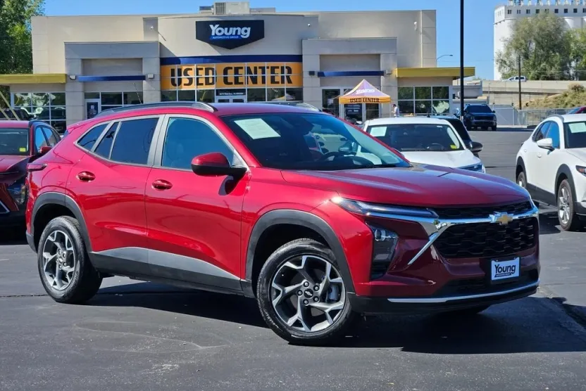 2025 Chevrolet Trax LT photo 1