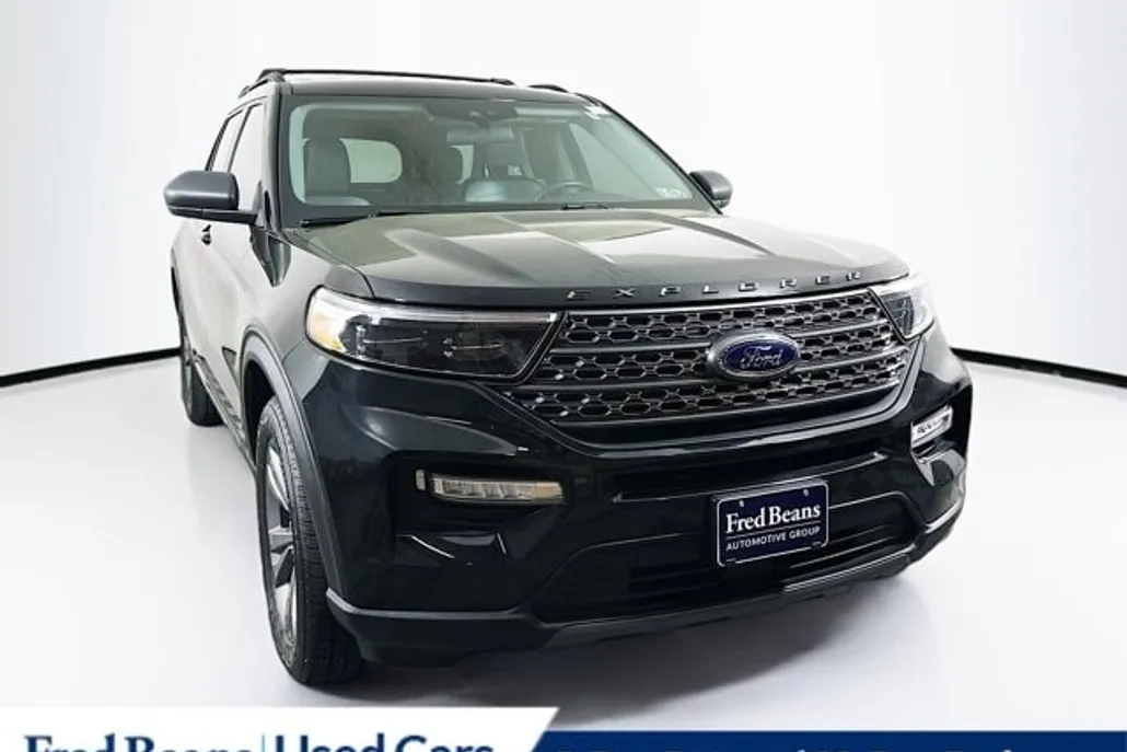 2021 Ford Explorer XLT photo 1