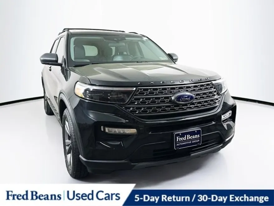 2021 Ford Explorer XLT photo 1