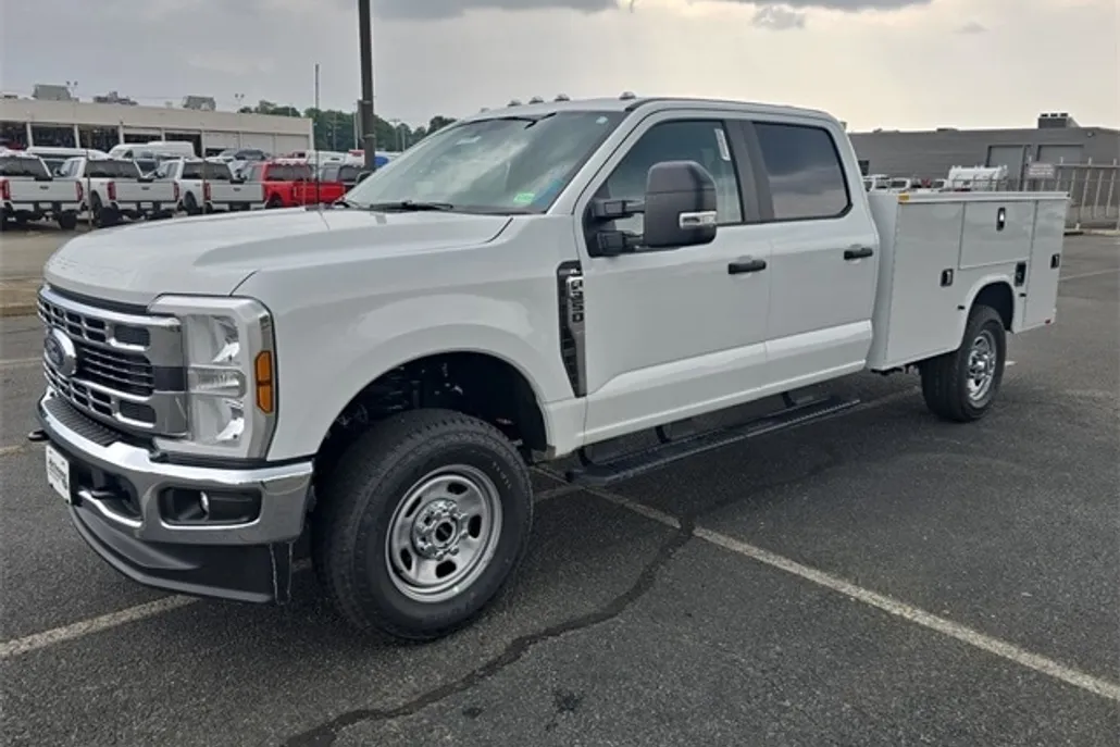 2025 Ford F-350 XL photo 1