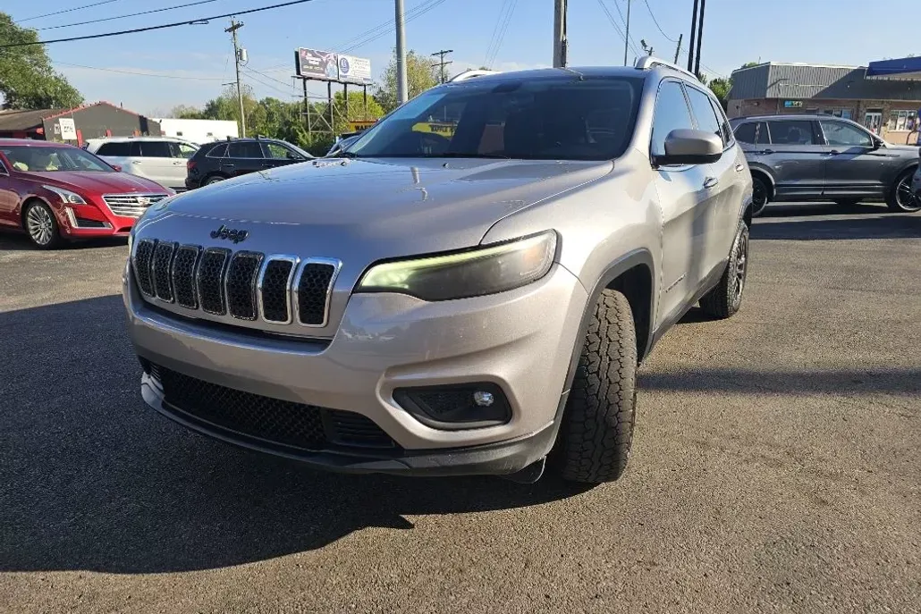 2019 Jeep Cherokee Latitude photo 1