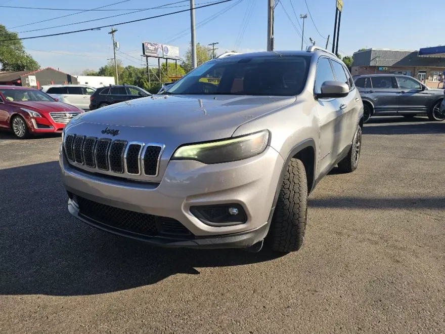 2019 Jeep Cherokee Latitude photo 1