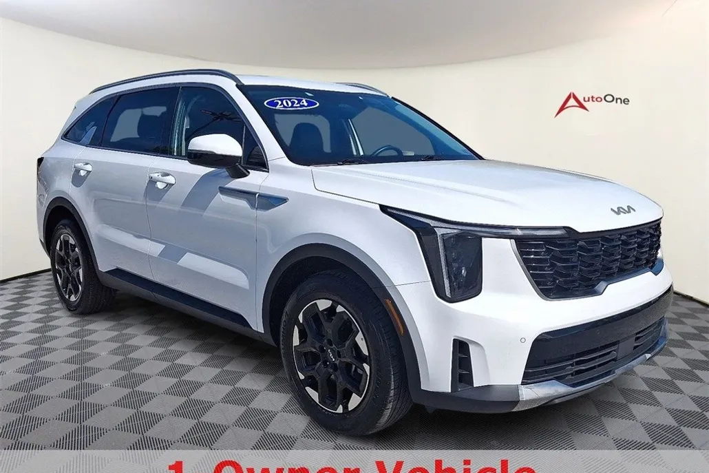 2024 Kia Sorento S photo 1
