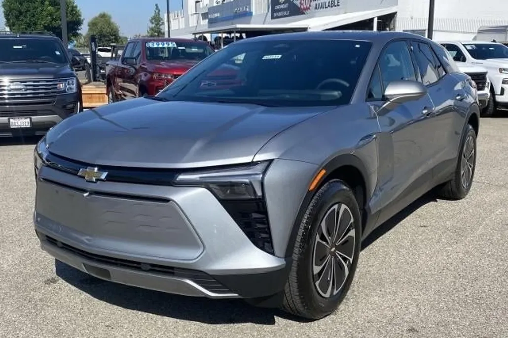 2026 Chevrolet Blazer EV photo 1