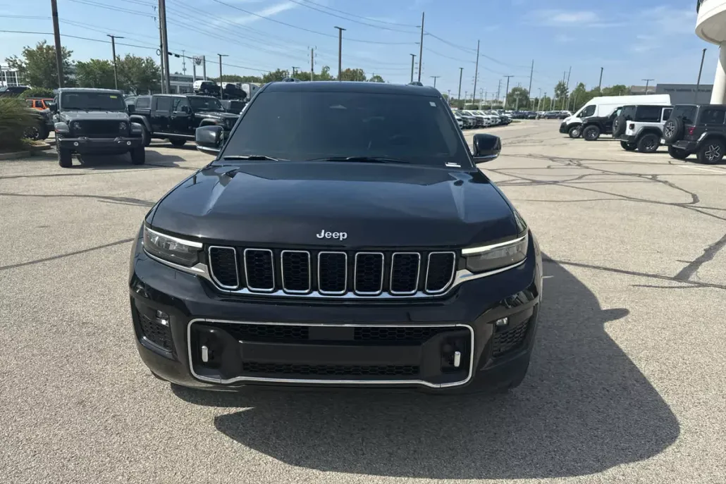2022 Jeep Grand Cherokee Overland photo 1