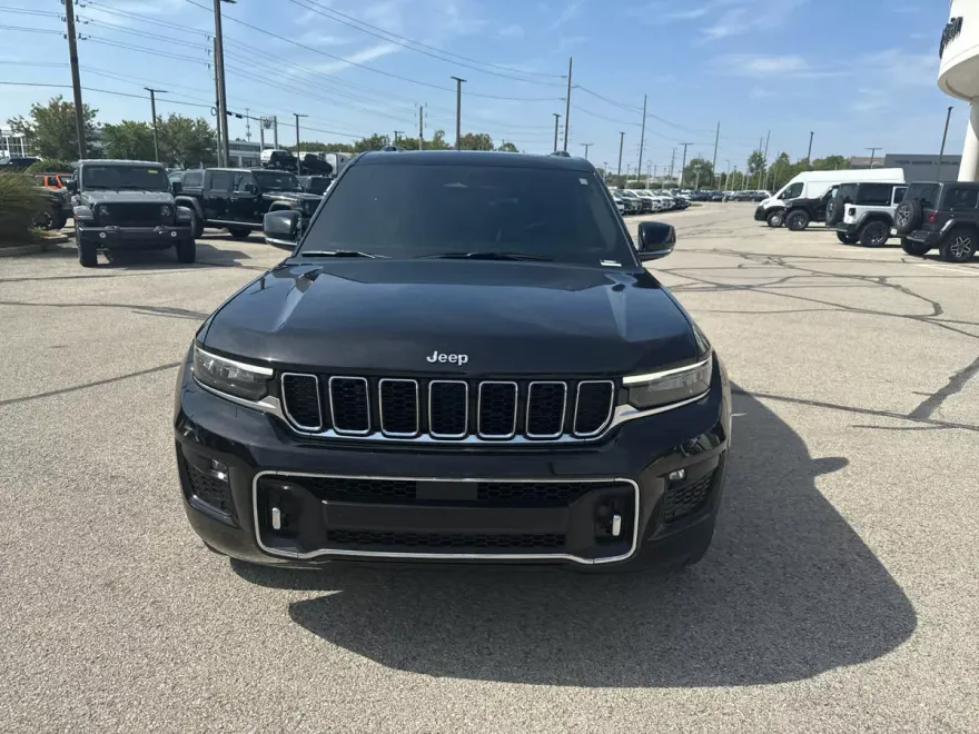 2022 Jeep Grand Cherokee Overland photo 1