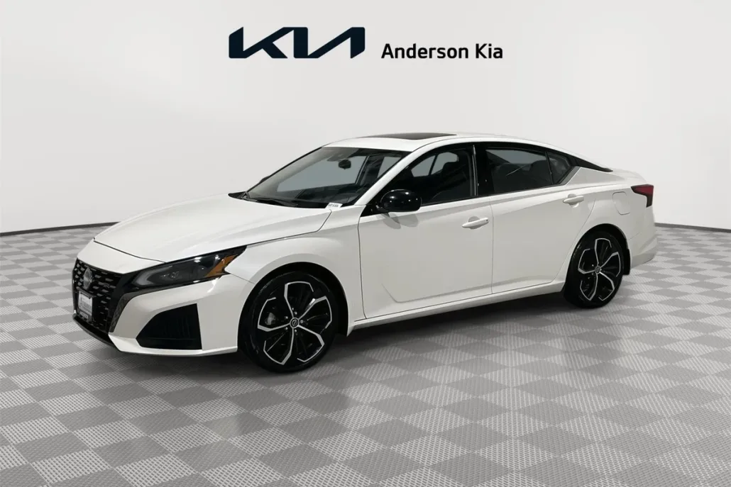 2024 Nissan Altima 2.5 SR photo 1