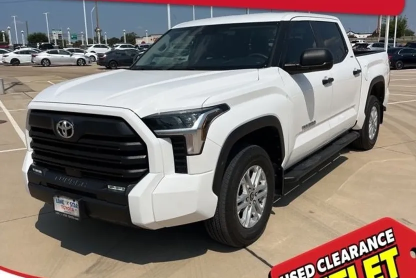 2024 Toyota Tundra SR5 photo 1