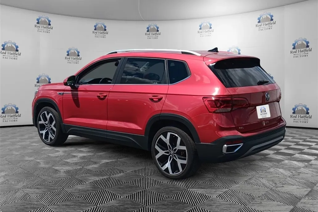 2022 Volkswagen Taos SEL photo 1