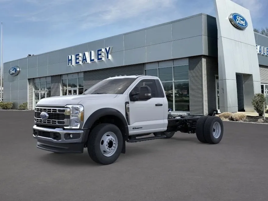 2025 Ford F-600 photo 1