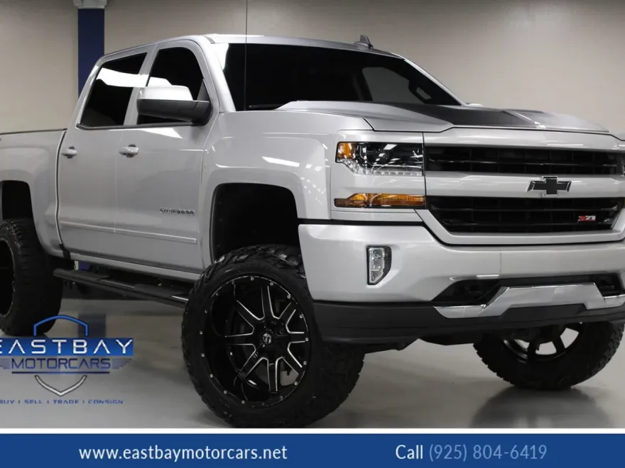 2018 Chevrolet Silverado 1500 LT photo 1