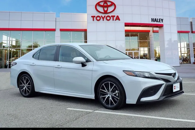 2024 Toyota Camry SE photo 1