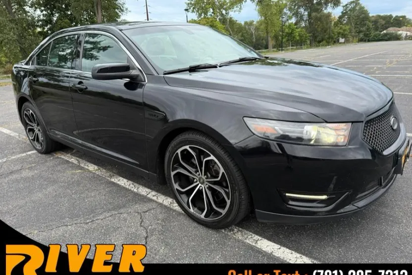 2016 Ford Taurus SHO photo 1