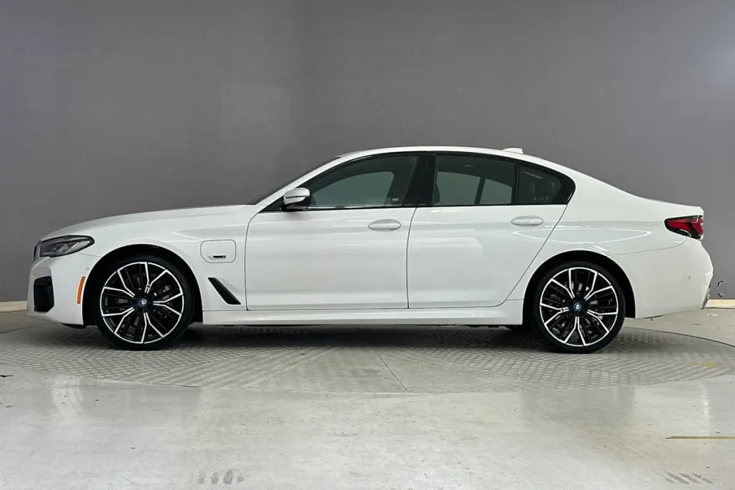 2023 Bmw 530e 5-Series photo 1