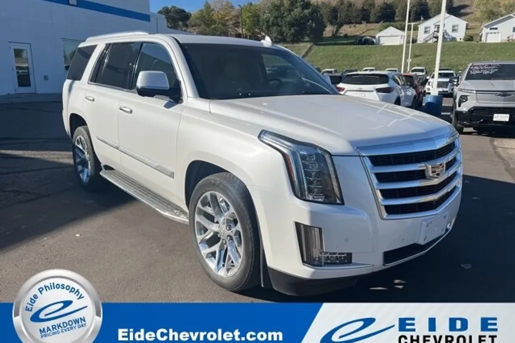 2016 Cadillac Escalade Luxury photo 1