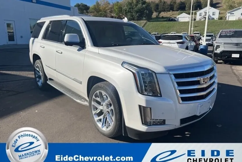 2016 Cadillac Escalade Luxury photo 1