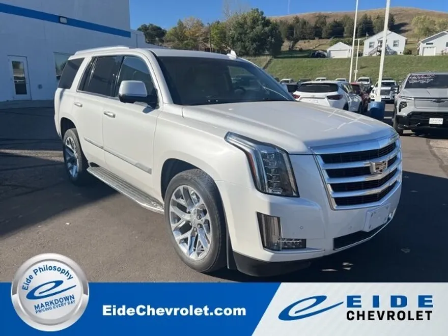 2016 Cadillac Escalade Luxury photo 1