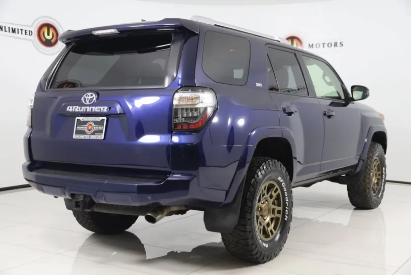 2018 Toyota 4Runner SR5 photo 1