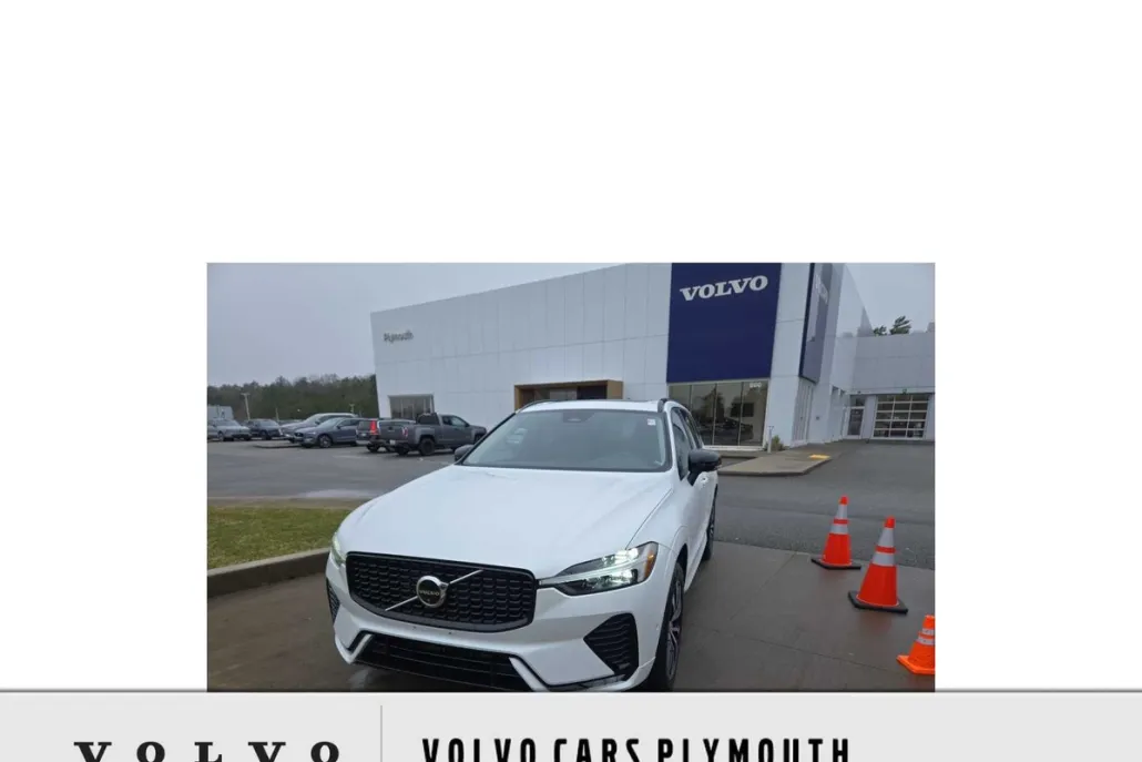 2023 Volvo XC60 B5 Plus photo 1
