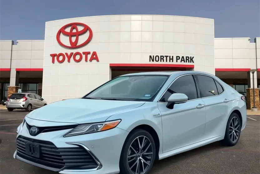 2021 Toyota Camry Hybrid XLE photo 1