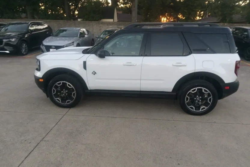 2025 Ford Bronco Sport Outer Banks photo 1