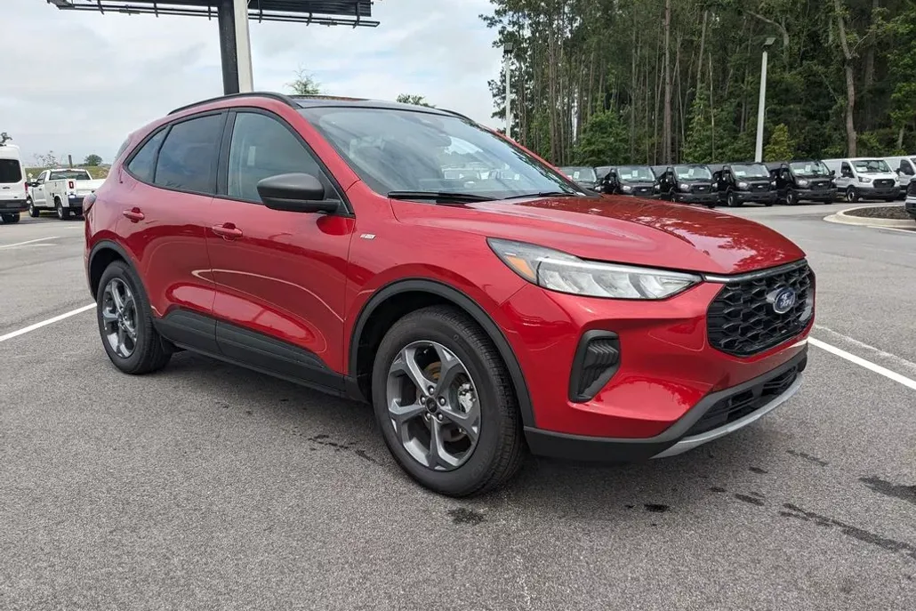 2025 Ford Escape ST-Line photo 1