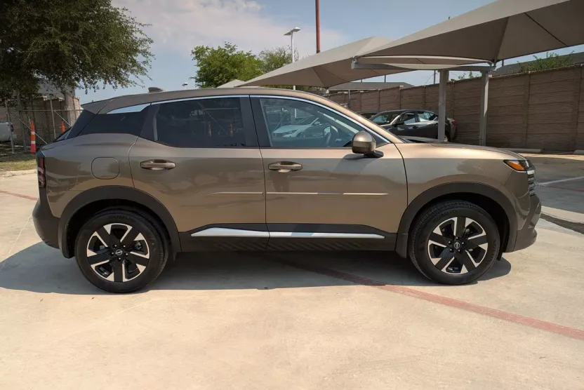 2025 Nissan Kicks SV photo 1