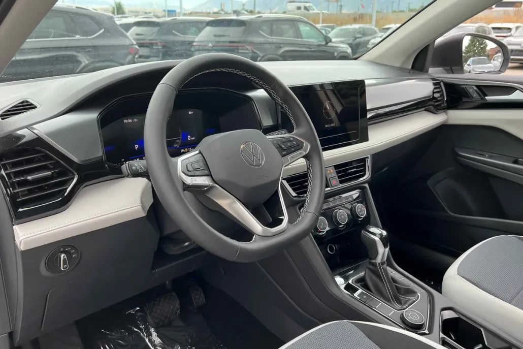 2025 Volkswagen Taos S photo 1