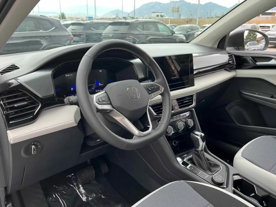 2025 Volkswagen Taos S photo 1