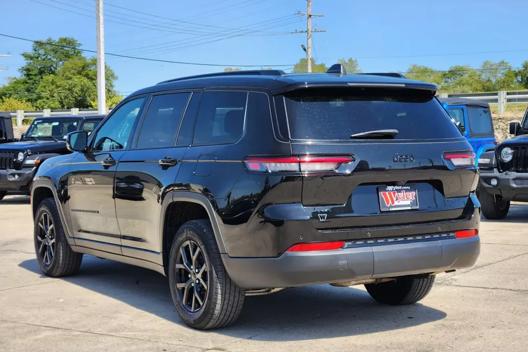 2024 Jeep Cherokee Limited 4xe photo 1