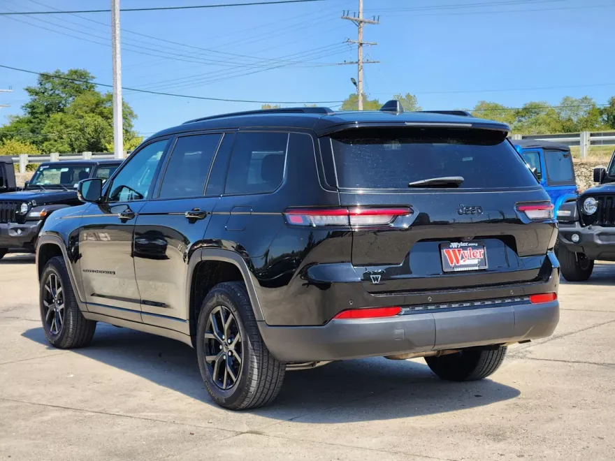 2024 Jeep Cherokee Limited 4xe photo 1