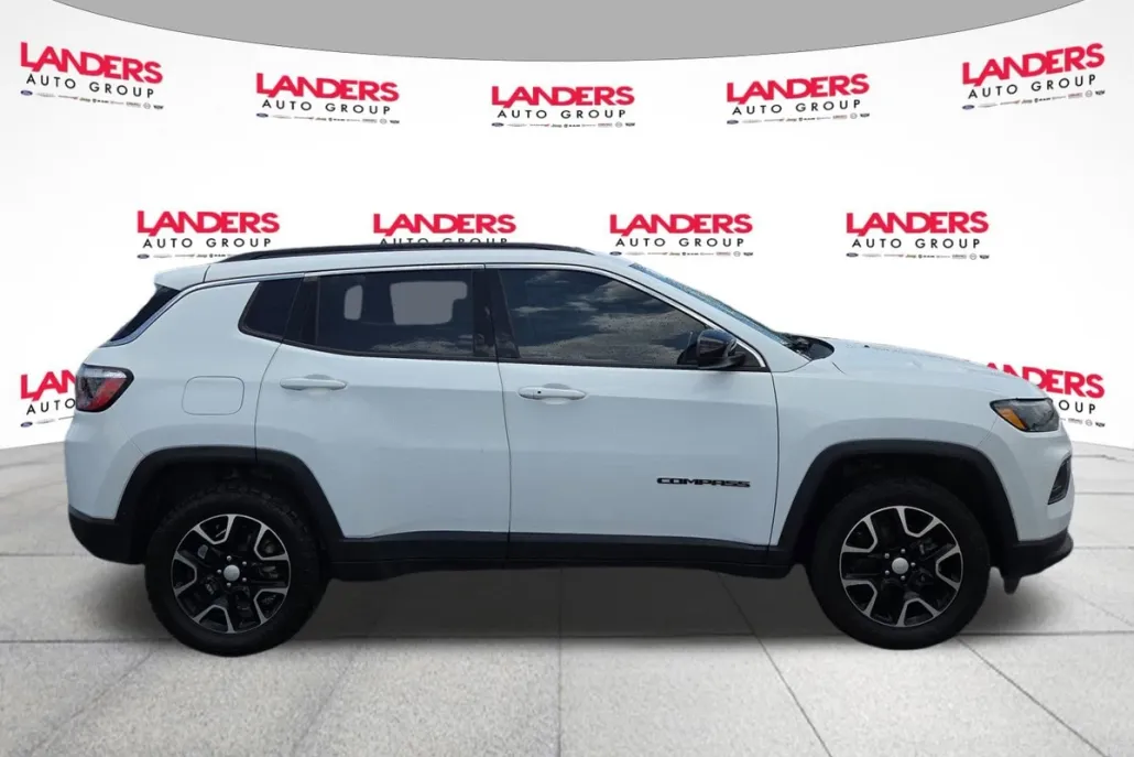 2022 Jeep Compass Latitude photo 1