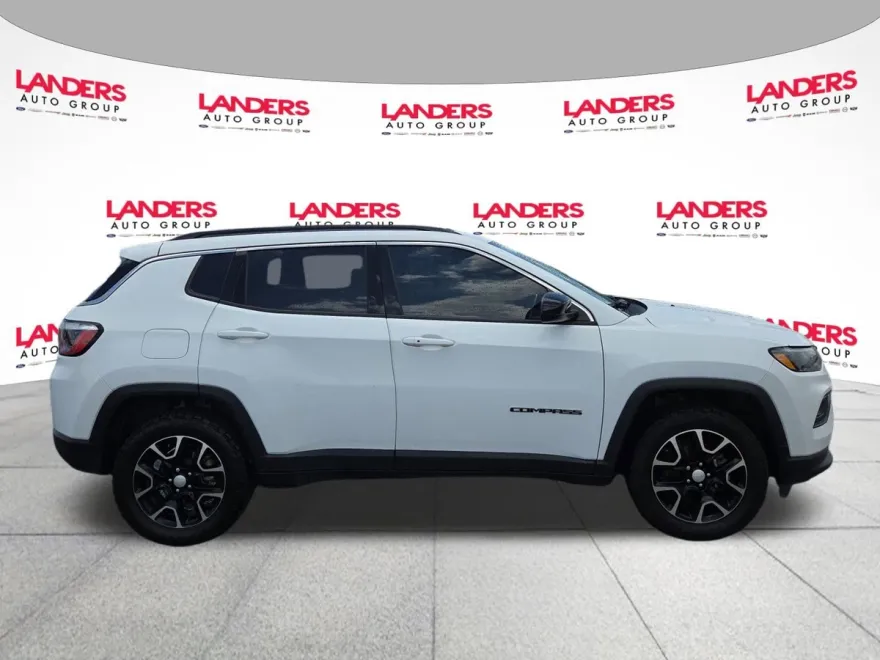2022 Jeep Compass Latitude photo 1