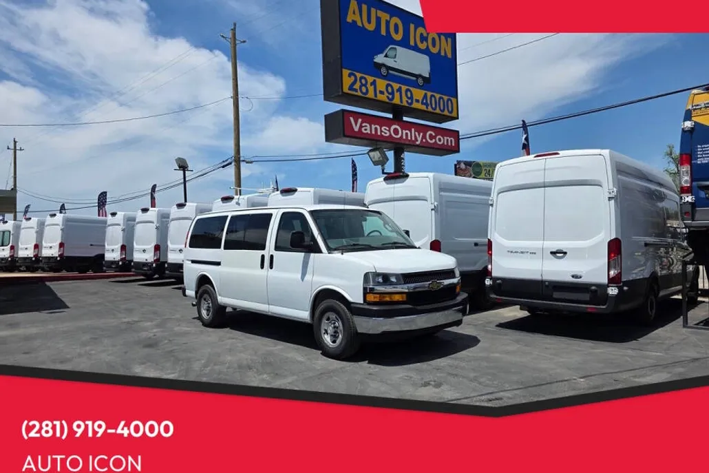 2018 Chevrolet Express LT 3500 Passenger photo 1