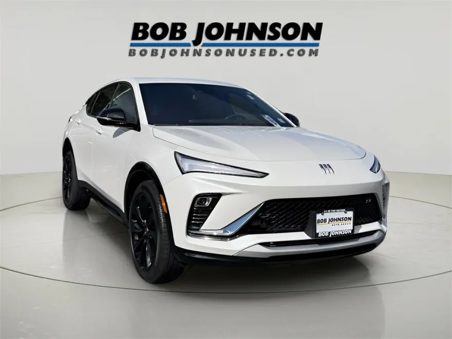 2024 Buick Envista ST photo 1