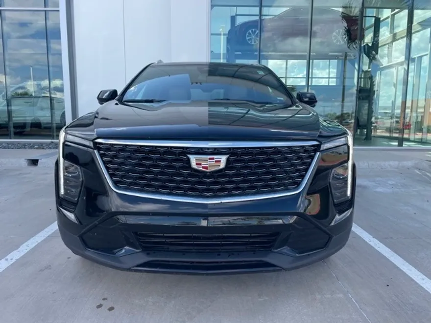 2025 Cadillac XT4 Premium Luxury photo 1