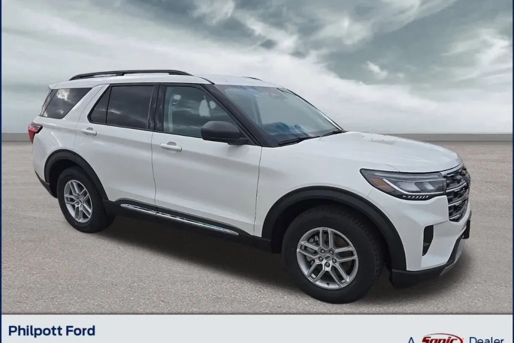 2025 Ford Explorer photo 1