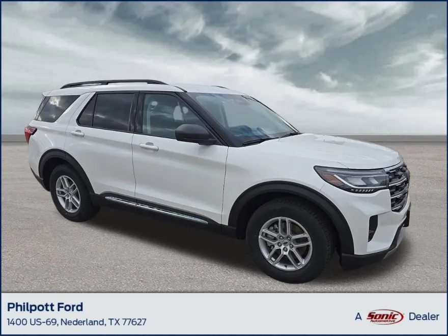 2025 Ford Explorer photo 1